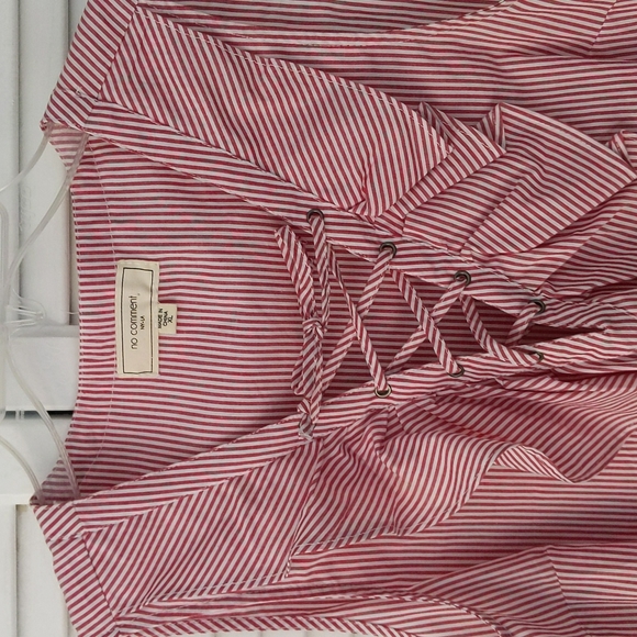 🏖️🌴 No Comment red and white candy stripe top ruffles front tie - Picture 2 of 9